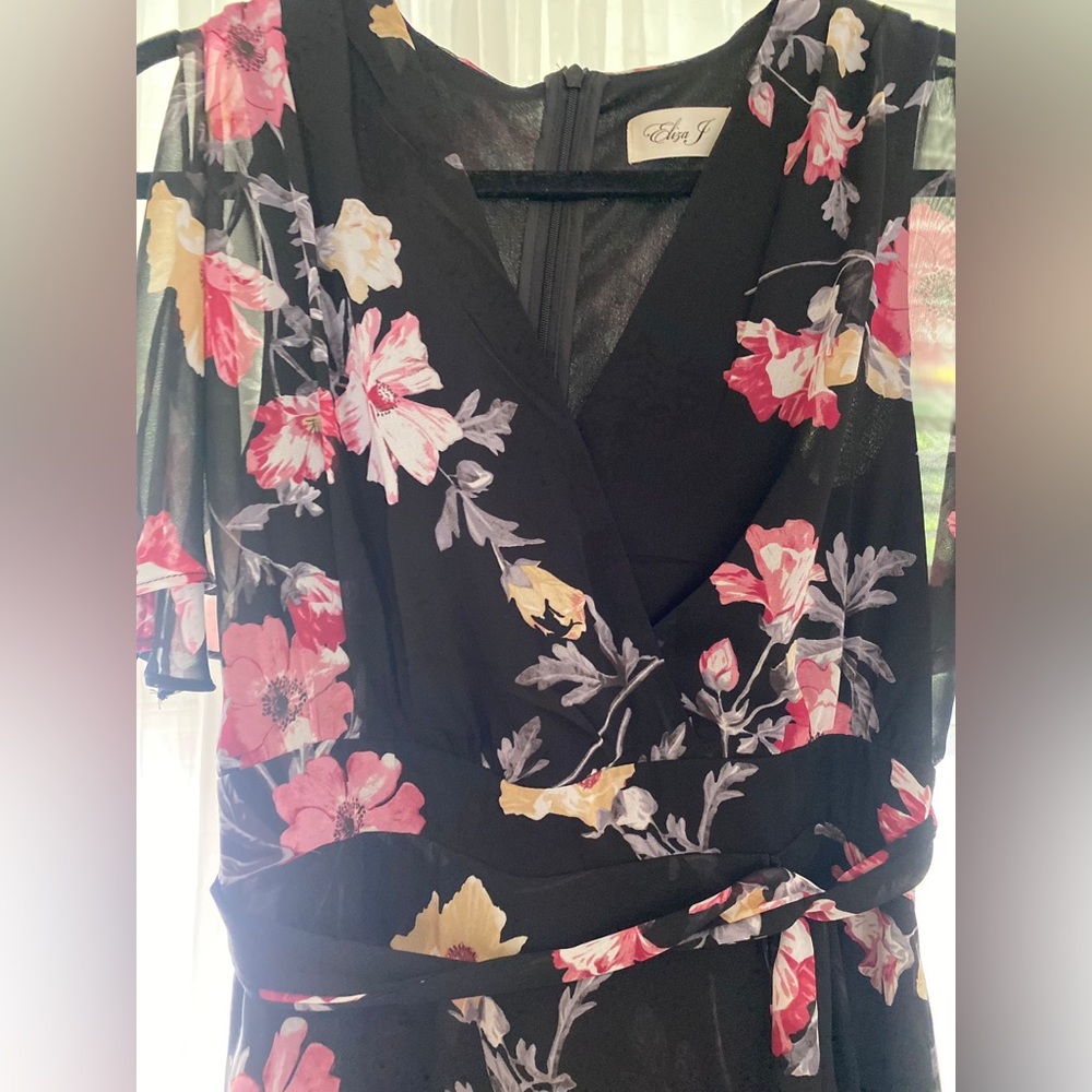 Gorgeous black floral dress.